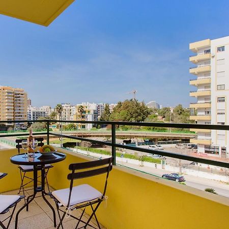 Light & Comfy Apartment W/ Pool & Balcony By Lovelystay 포티마오 외부 사진