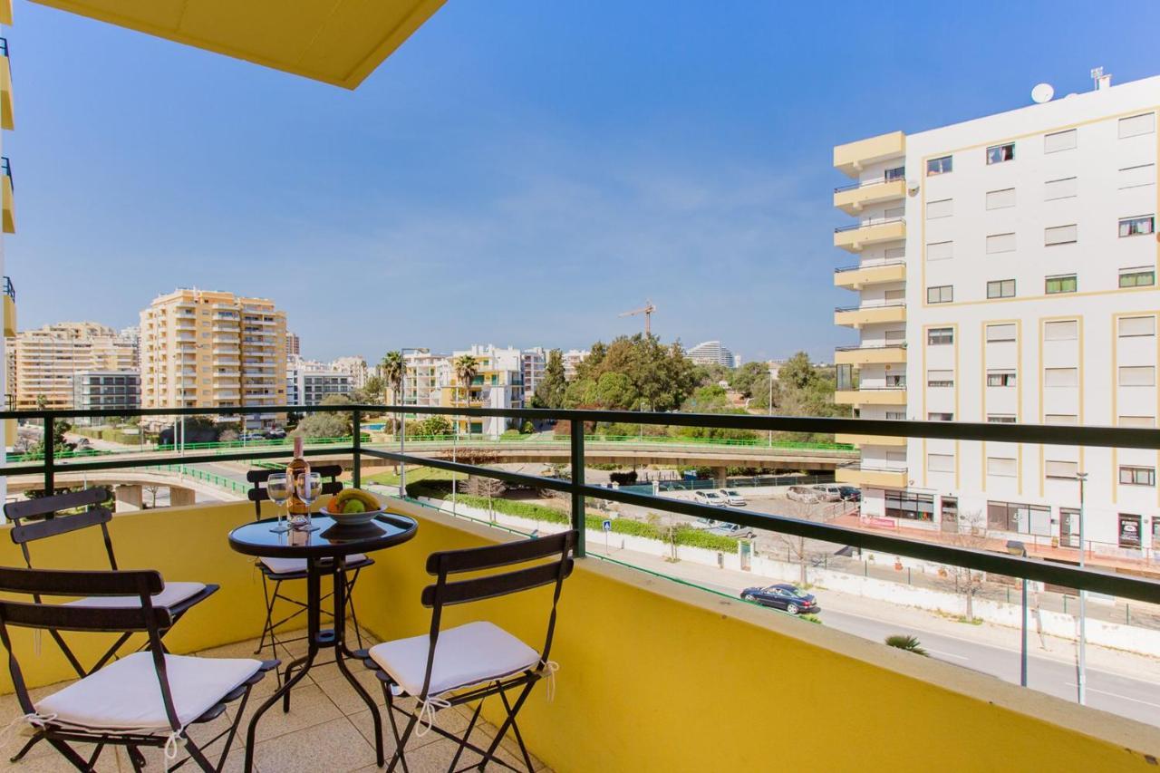 Light & Comfy Apartment W/ Pool & Balcony By Lovelystay 포티마오 외부 사진