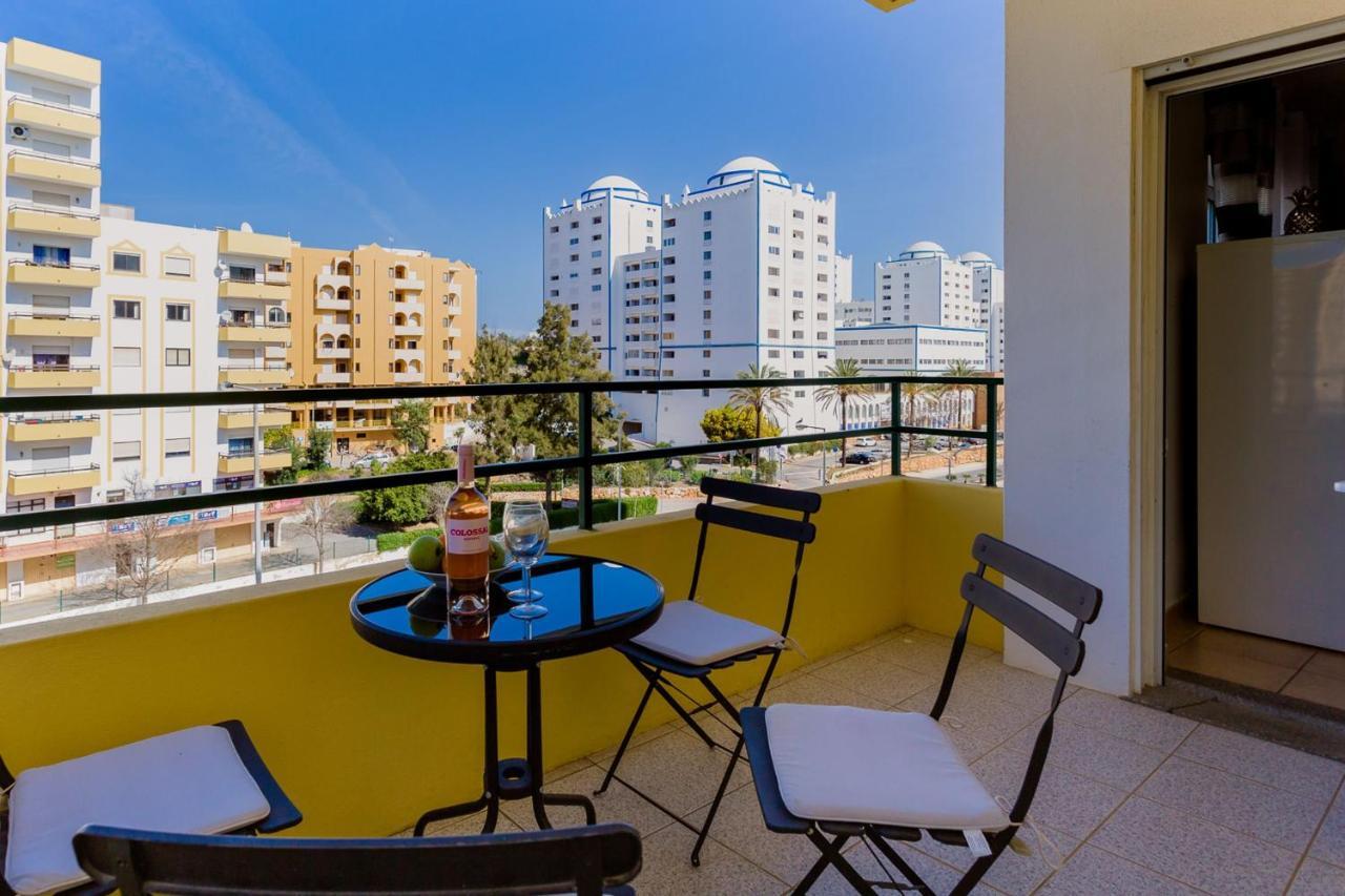 Light & Comfy Apartment W/ Pool & Balcony By Lovelystay 포티마오 외부 사진